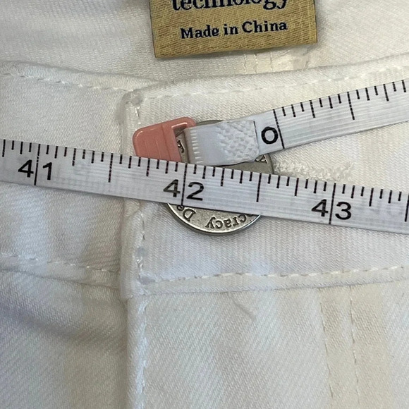 Democracy "Ab" technology Womens 20W White Shorts Raw Hem NEW - Picture 5 of 14